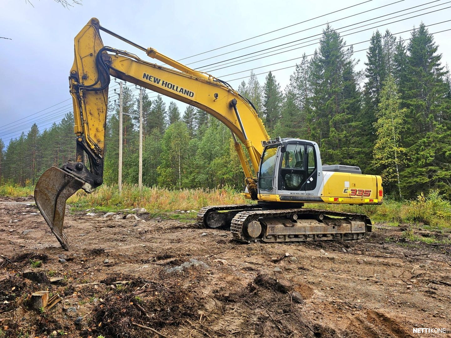 New Holland E335